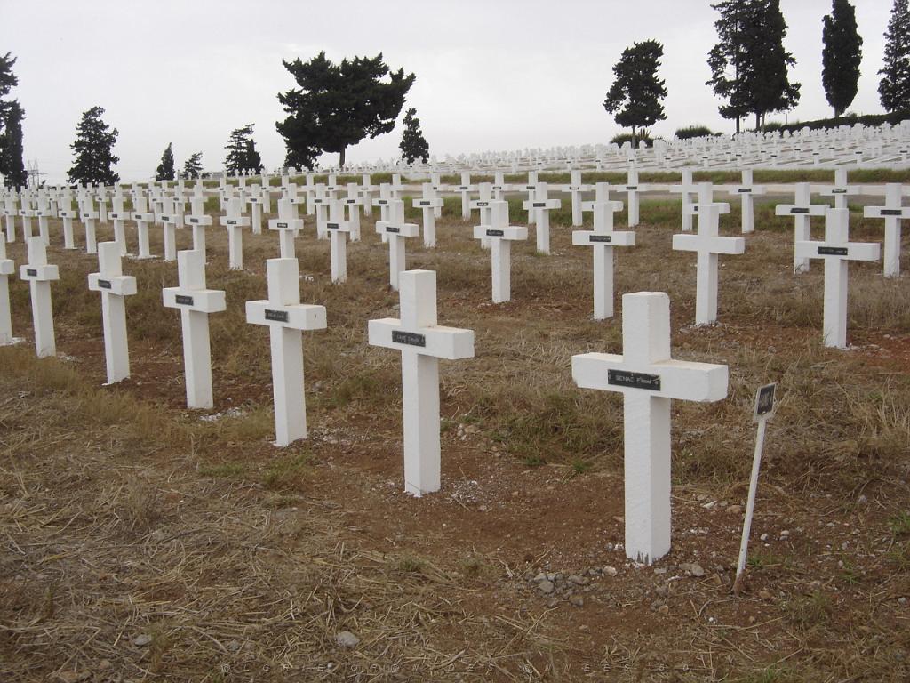 CIMETIERE SEPTEMBRE 2006 ORAN PETIT LAC 03.jpg